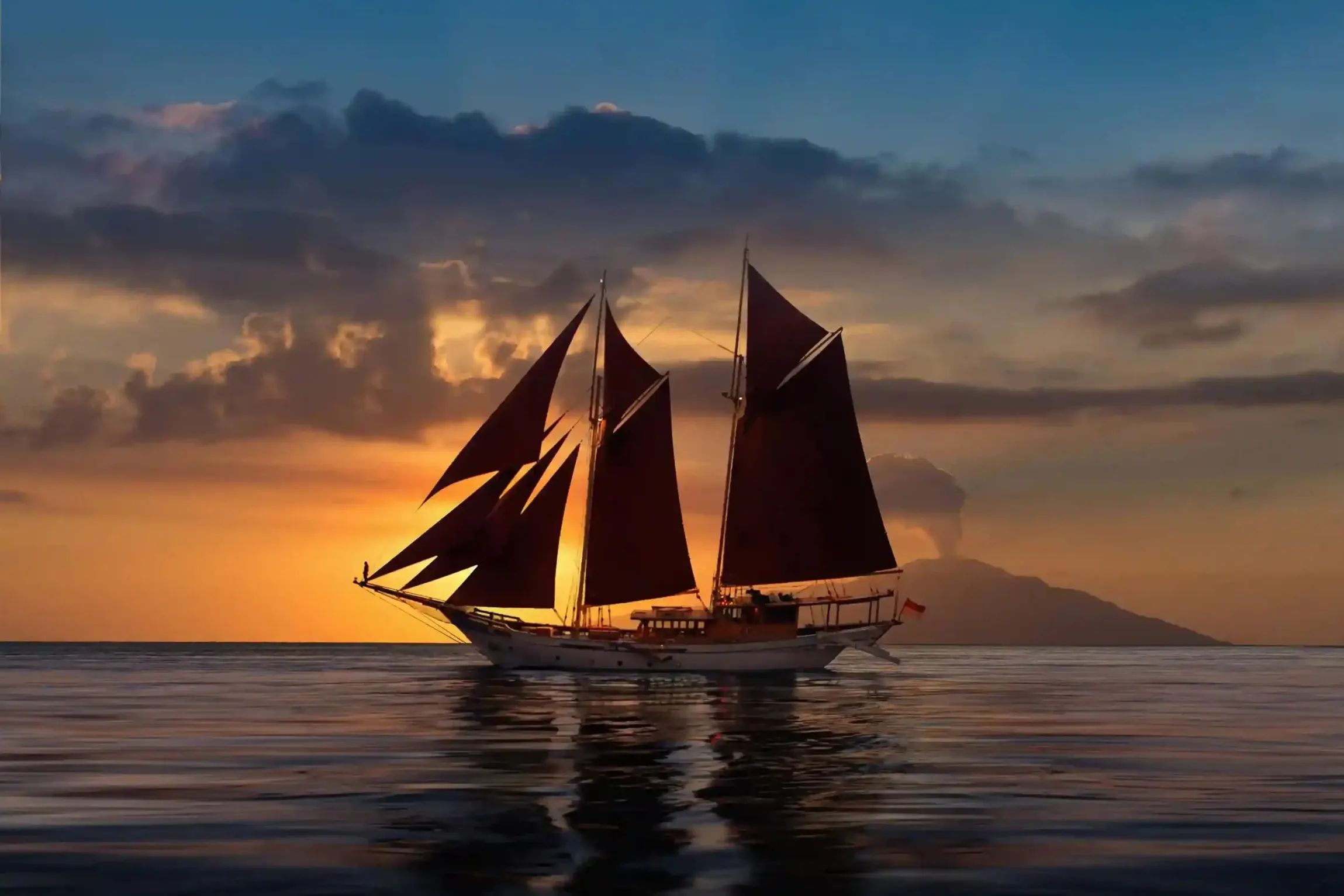 komodo flores tour_vvip boat_si_duta_boa 01