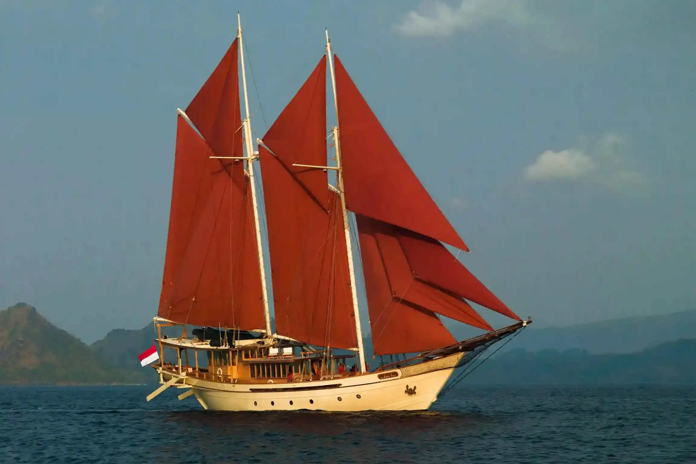 komodo flores tour_vvip boat_si_duta_boa 03