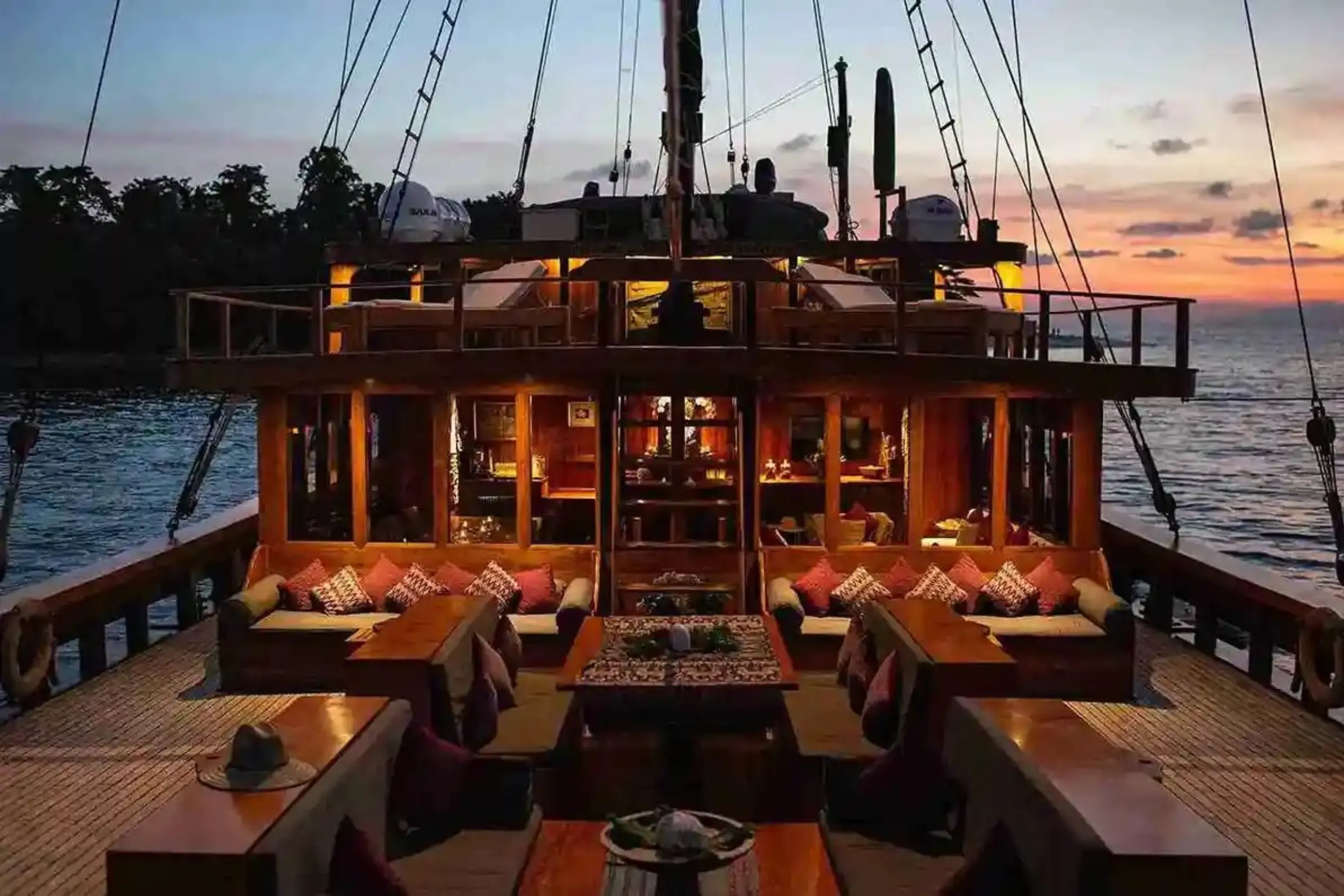 komodo flores tour_vvip boat_si_duta_boa 04