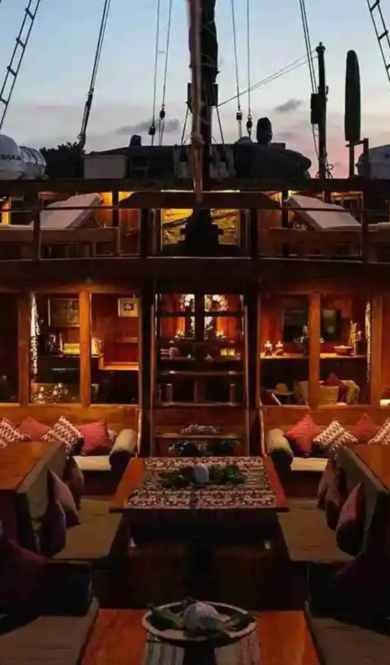 komodo flores tour_vvip boat_si_duta_boa 04